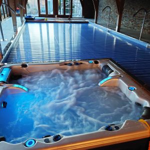 Pool and Spa Service hot tub 2b