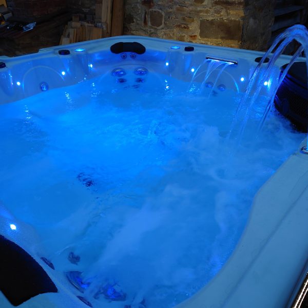 Pool and Spa Service hot tub 4b